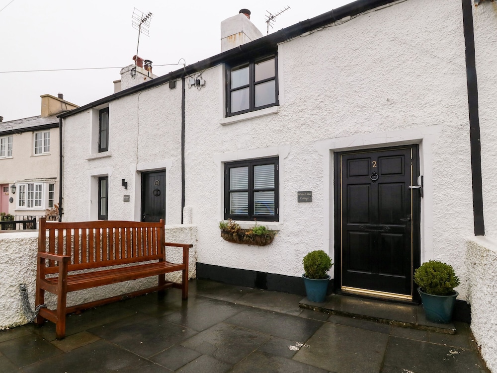 White Lilac Cottage — 4-Star Luxury Hotel in Llanfairpwllgwyngyll, United Kingdom
