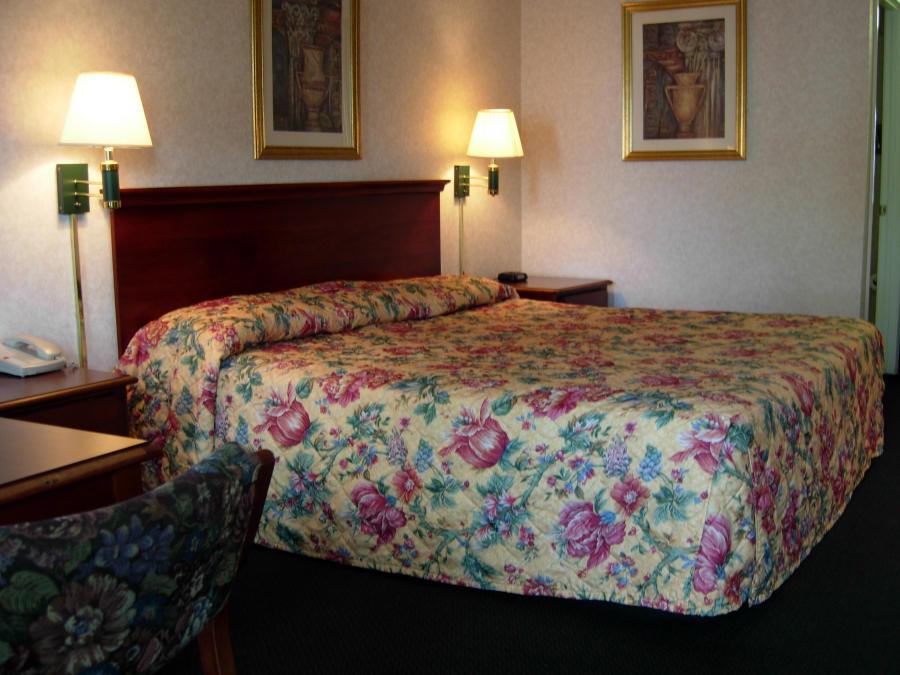 Americas Best Inn & Suites Decatur - photo 17