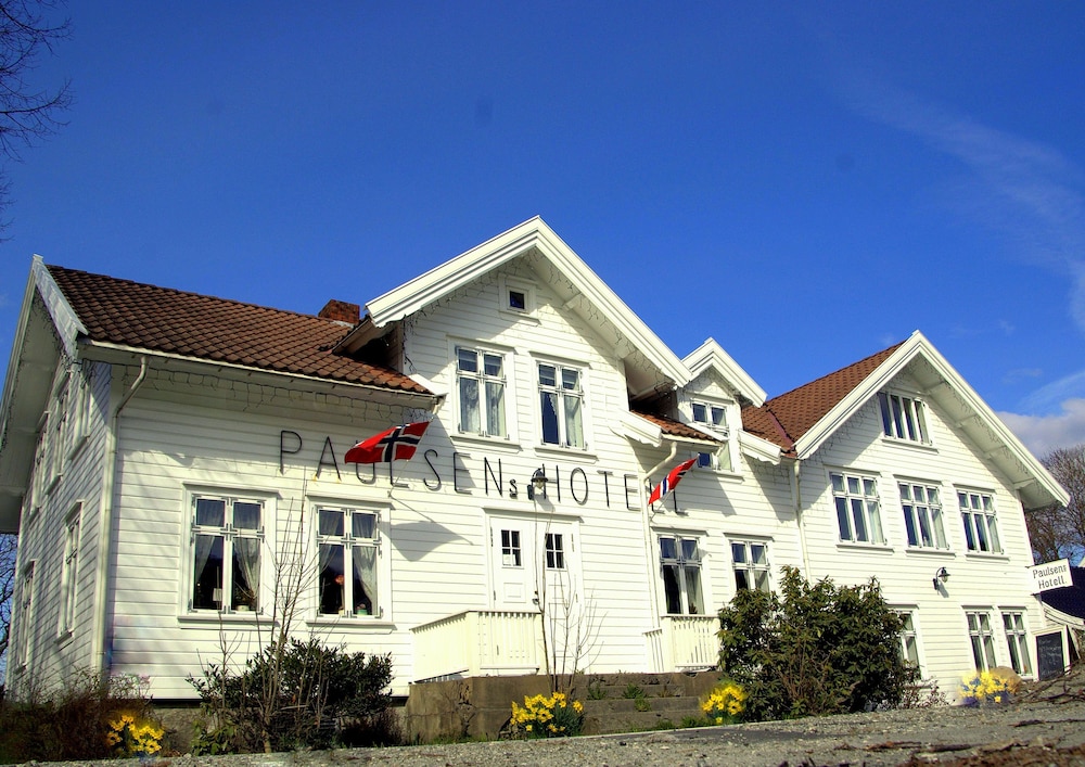 Paulsens Hotell — Lyngdal