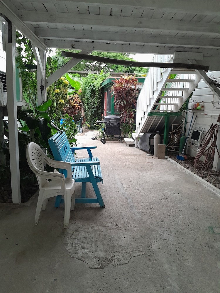 Garden Lodge Hotel in Placencia, Belize