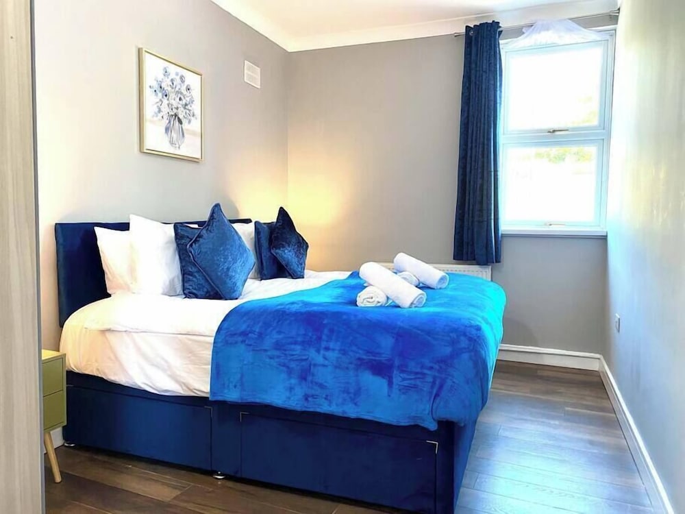 2 Bed Town Centre Nr Theatre Free Park Wi Fi & garden — 4-Star Luxury Hotel in Aylesbury, United Kingdom