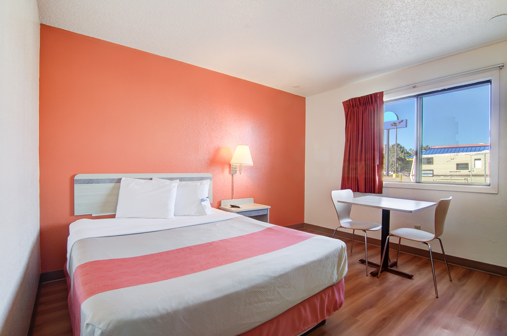 Motel 6 Colby KS - photo 7