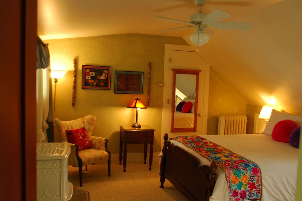 Admiral Peary Inn Bed & Breakfast - photo 5