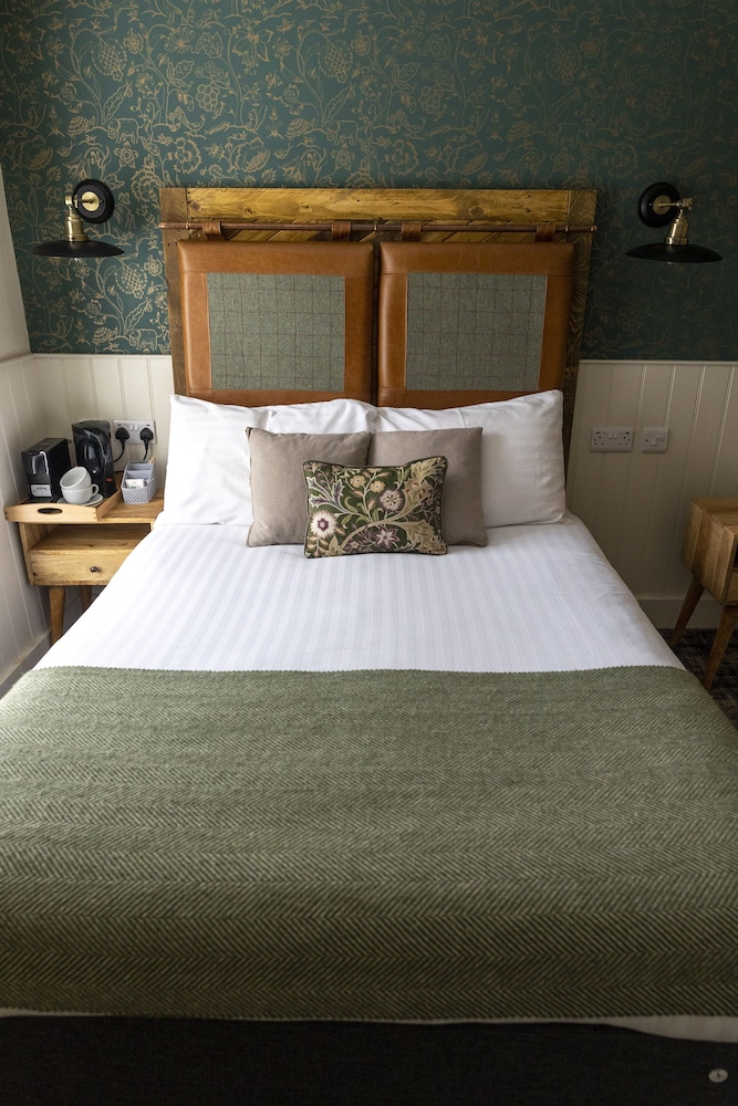Royal Oak - carbon neutral hotel in Dover
