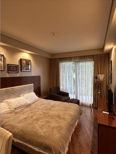 Dreamland Oasis 1st floor Apartment With a Garden by the Sea