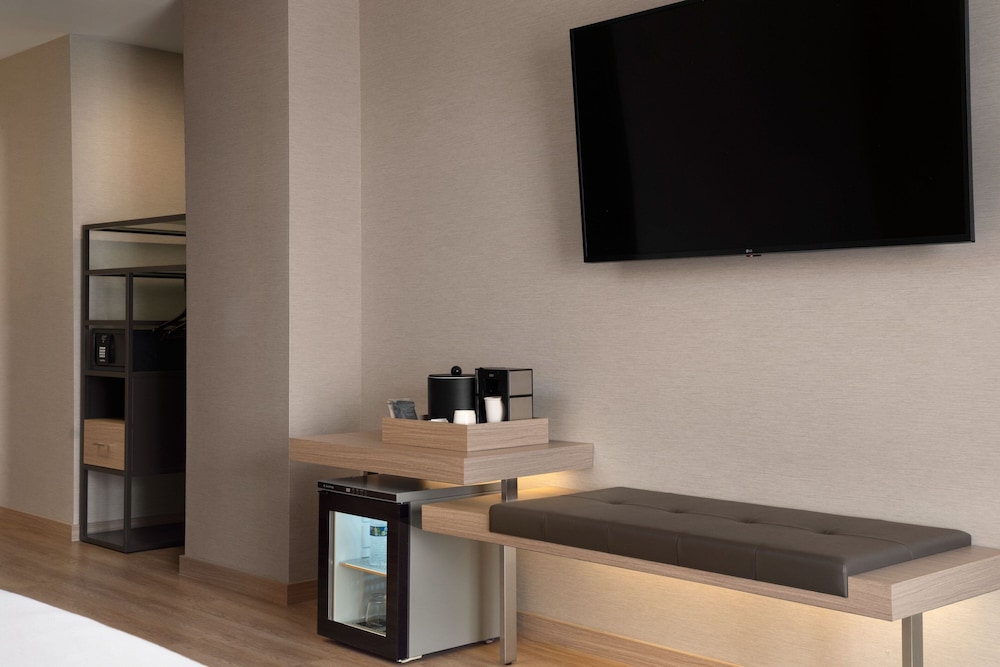 AC Hotel by Marriott Phoenix Downtown - photo 11