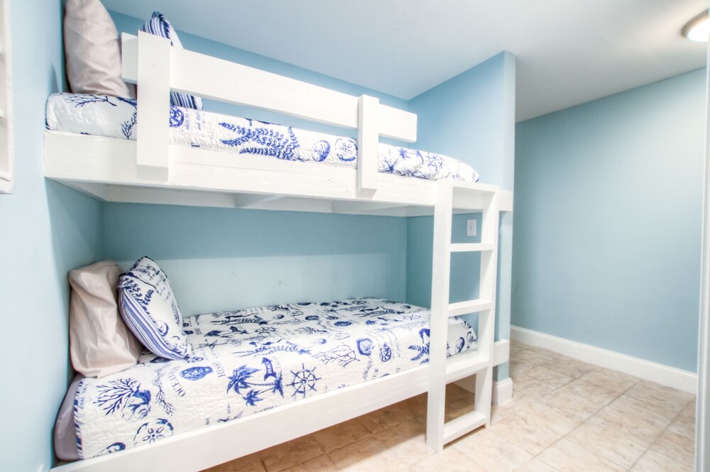 Laketown Wharf Resort by Aneliya's Rentals - photo 161