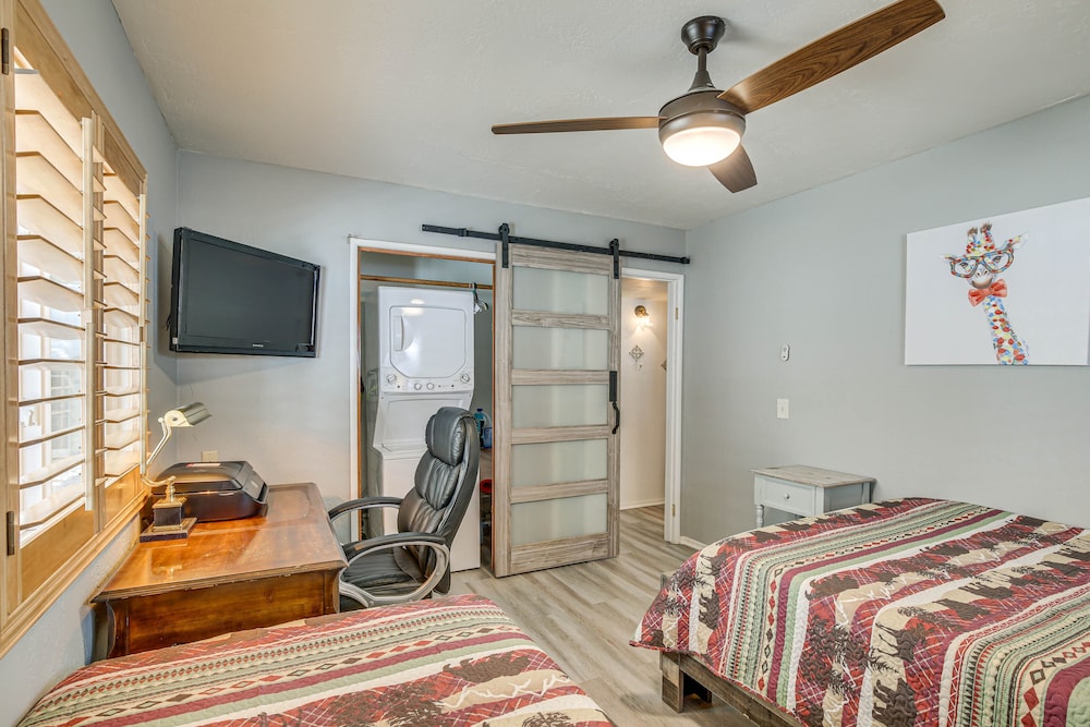 Cozy Cabin w Deck 2 Mi to Bear Mountain Resort - photo 8