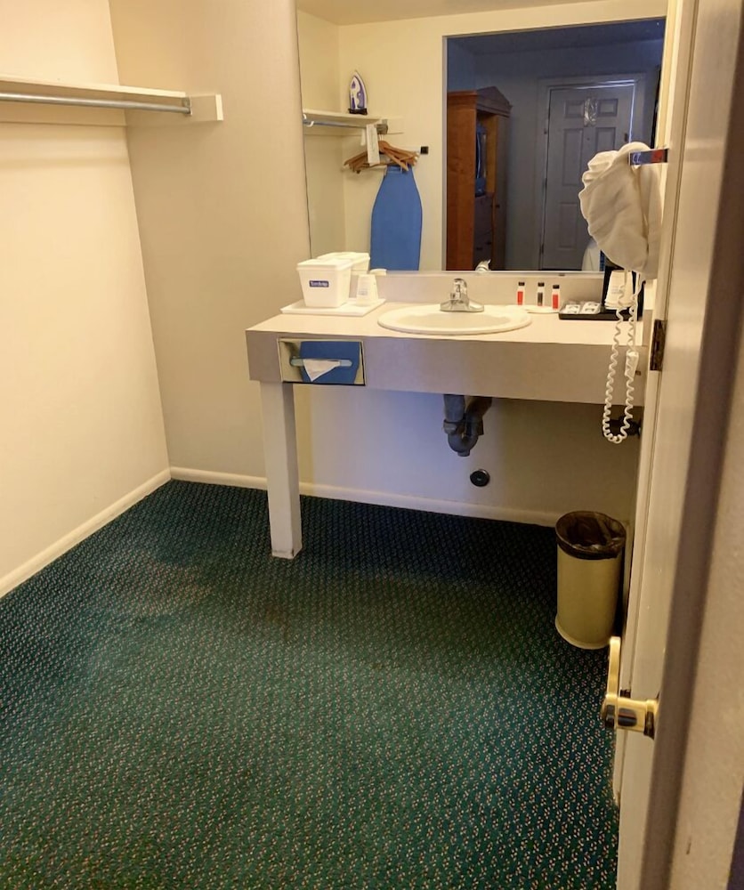 Travelodge by Wyndham Cedar City - photo 20