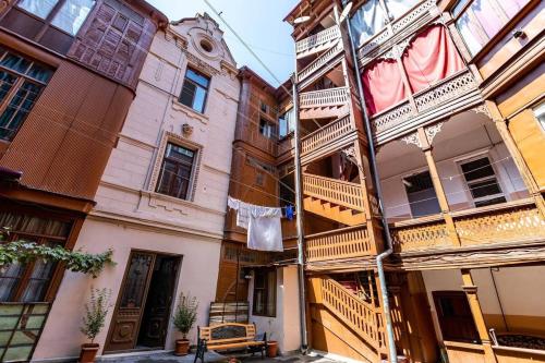Charming 2BR Near Rooms Hotel By Wehost