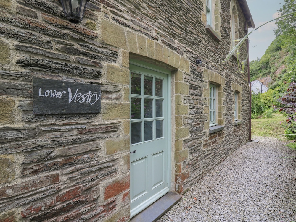 Lower Vestry — 4-Star Luxury Hotel in Llandysul, United Kingdom
