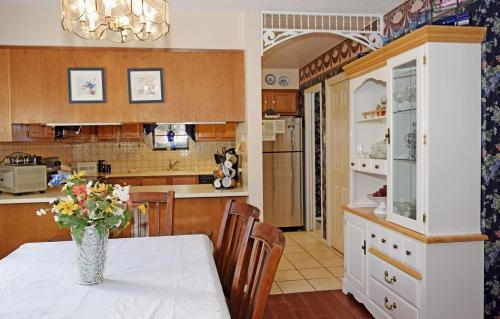 By The River On The River Wifi Cable Washer Dryer Wood Burning Fireplace Covered Back Deck — Taos