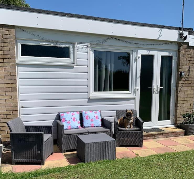 Hugo’s hideaway Belle Aire Free WIFI in Hemsby, United Kingdom