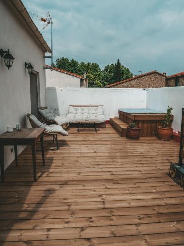 La Bodeguita Terrasse — hotel in Saint-Genis-Laval