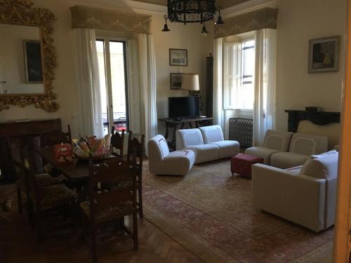4bdrm elegant apartm in Private Estate shared Swimmingpool Maze Garden — 4-Star Luxury Hotel in Florence, Italy