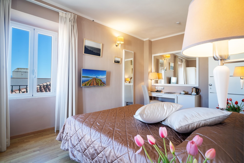 Hotel Centrale — 4-Star Luxury Hotel in Olbia, Italy