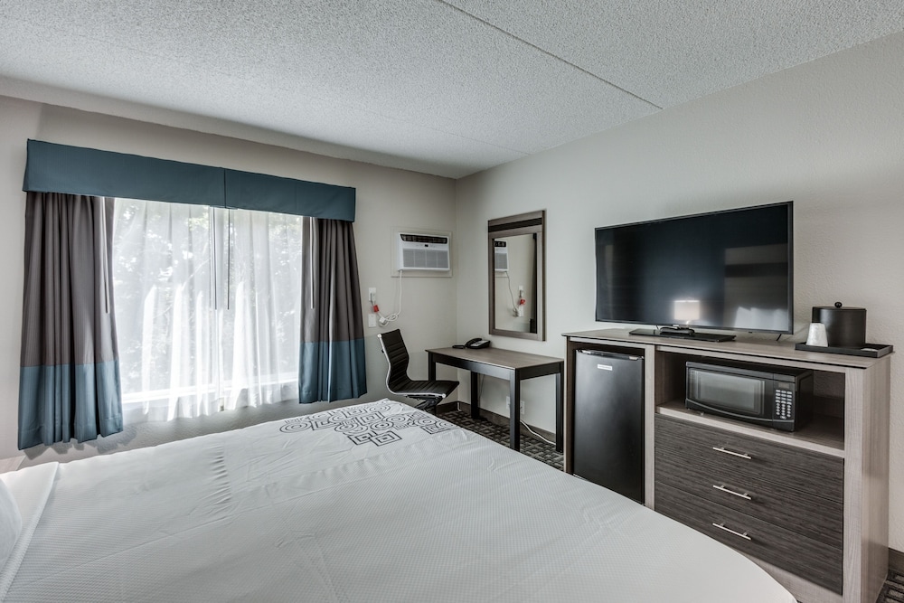 Days Inn & Suites by Wyndham Spokane - photo 7