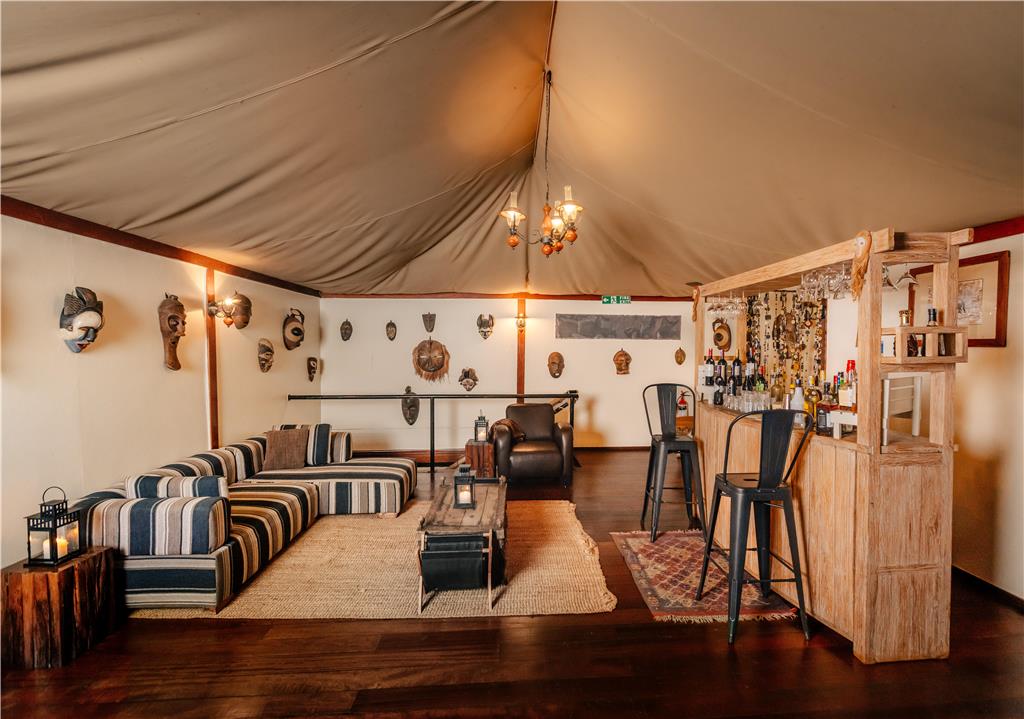 KIMRE1_Bar - Interior.jpg