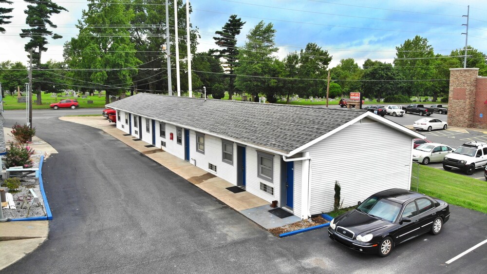 Travelers Inn And Suites - photo 30