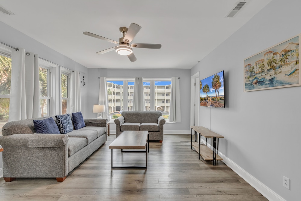 Island palms — 4-Star Luxury Hotel in North Myrtle Beach, United States