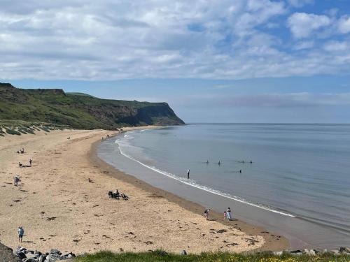 2 Bed House Close To Cleveland Way Lovely Beaches — 4-Star Luxury Hotel in Saltburn-By-The-Sea, United Kingdom