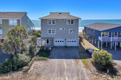 Yorkshire by Oak Island Accommodations - photo 48