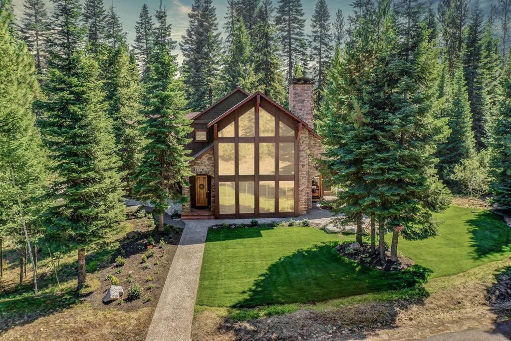 Timbercrest - carbon neutral hotel in Mccall