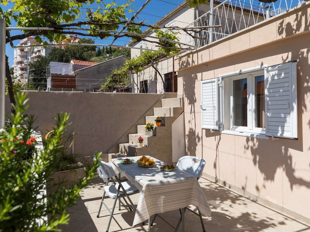 Apartment Meet & Greet Studio Apartment With Terrace and Sea View
