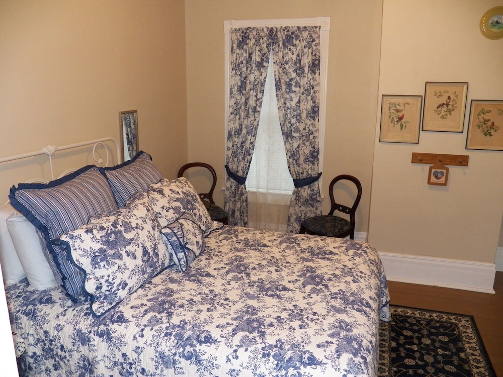 Grand Victorian Inn - photo 16