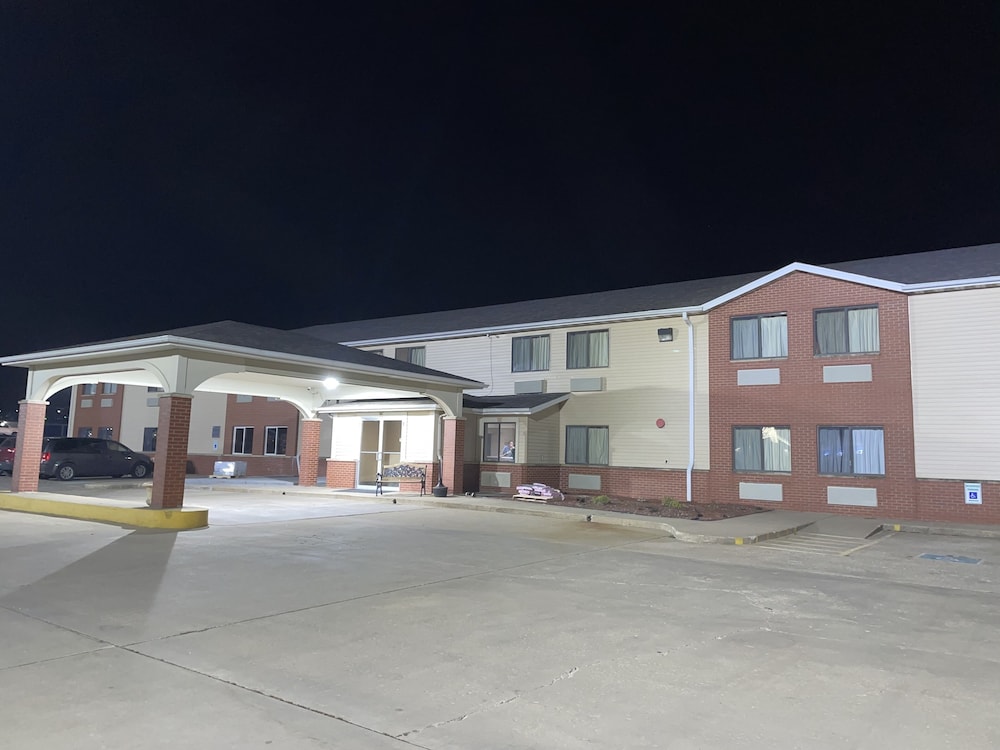 Designer Inn & Suites - photo 54