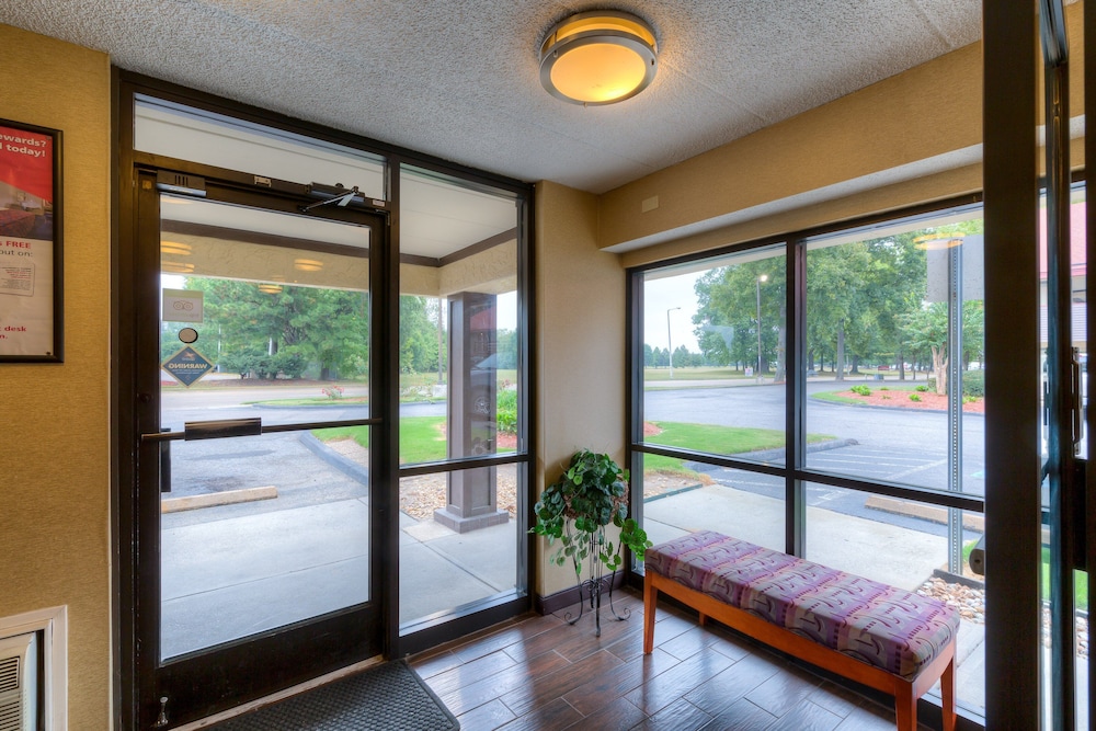 Red Roof Inn Memphis East - photo 2