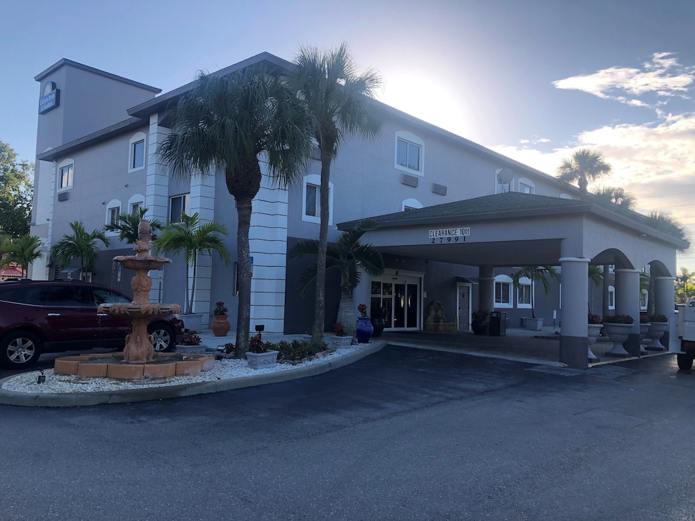 Days Inn & Suites by Wyndham Bonita Springs North Naples in Bonita Springs, United States