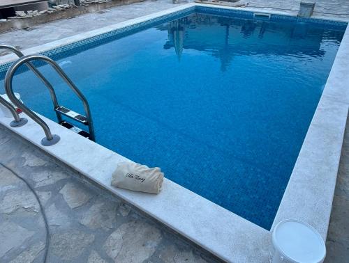 Villa Tunaj new Pool and BBQ — 4-Star Luxury Hotel in Bar, Montenegro