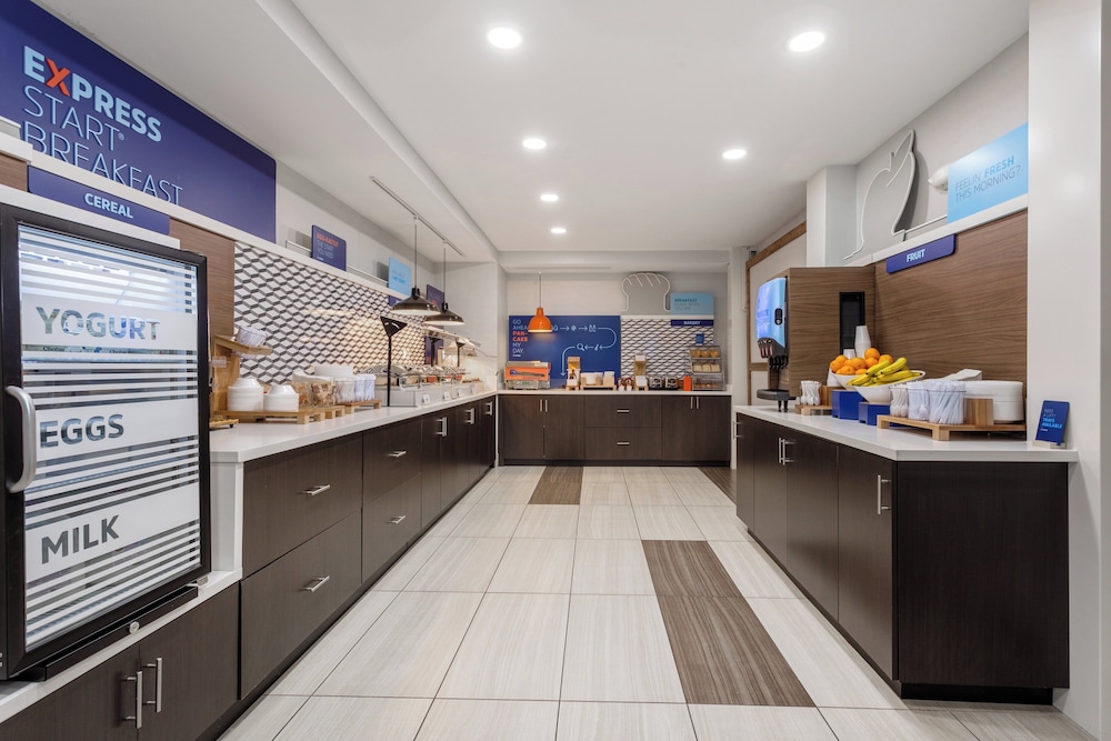 Holiday Inn Express & Suites Miramar - photo 34