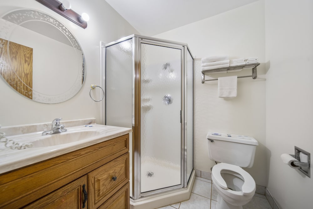 Kingsway Inn - photo 48