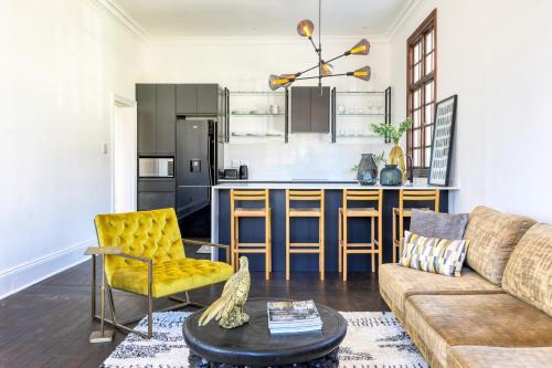 Secure & Central: Villa with Views of Table Mountain — 4-Star Luxury Hotel in Cape Town, South Africa