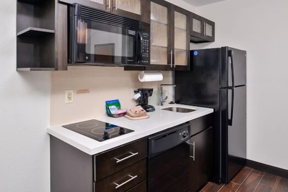 Candlewood Suites Beaumont by IHG - photo 13