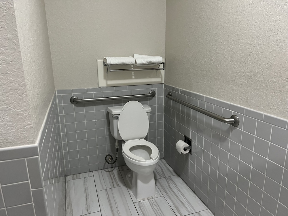 Scott Inn and Suites Houston - photo 17