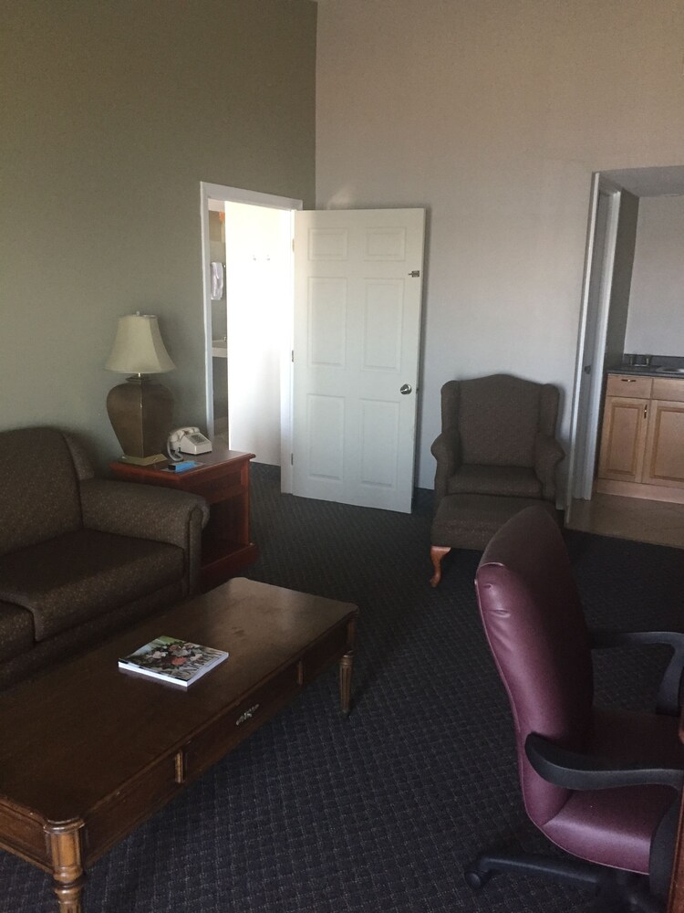 Bradford Inn & Suites - photo 10