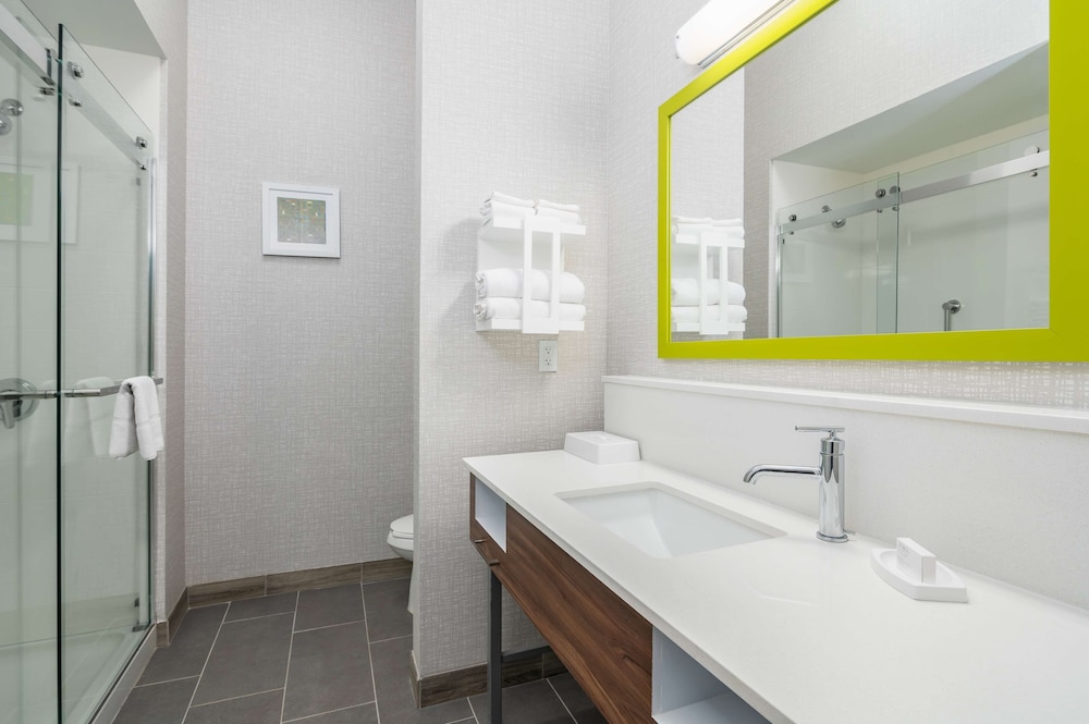 Hampton Inn & Suites Hartford Manchester - photo 26