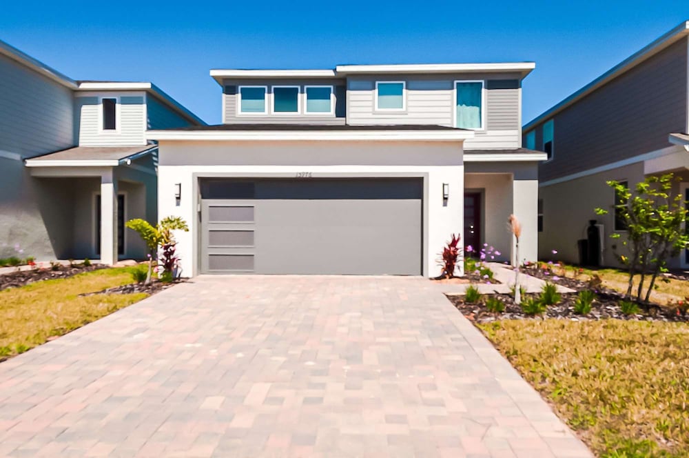 15976 Spacious Charming Family Getaway in Clermont, United States