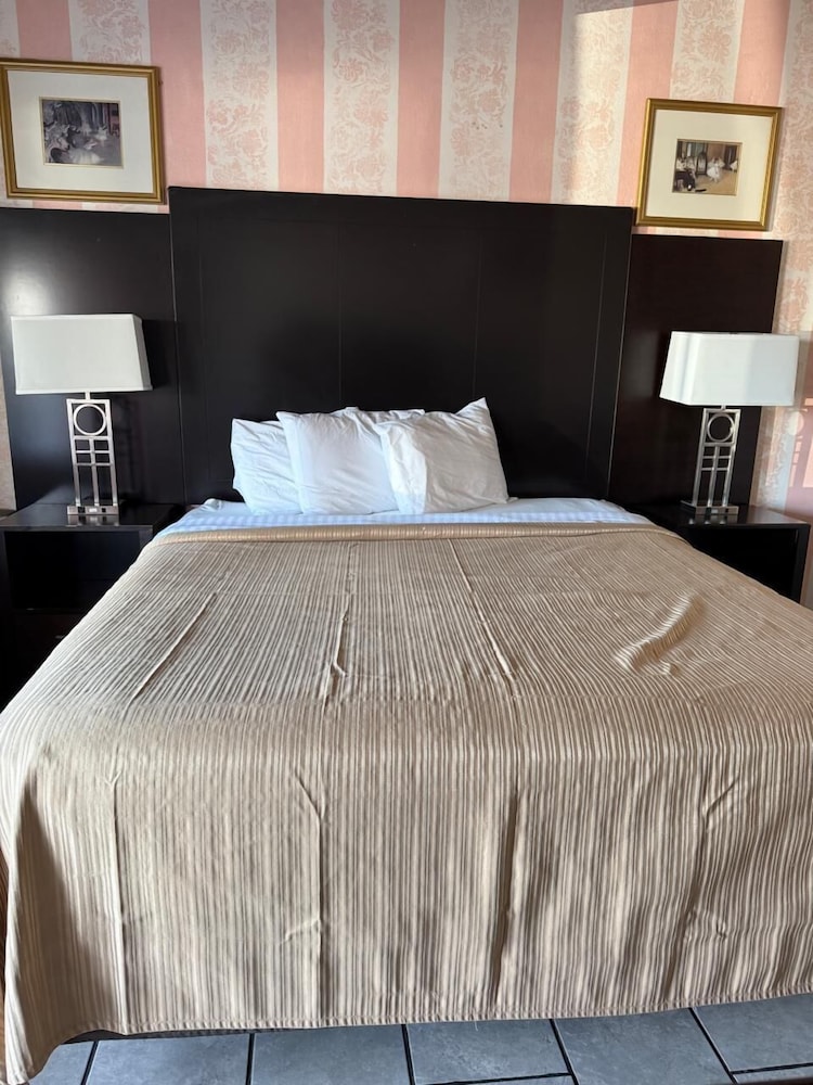 Cinderella Motel - photo 8