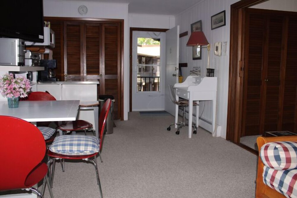 Dering Harbor Inn - photo 18