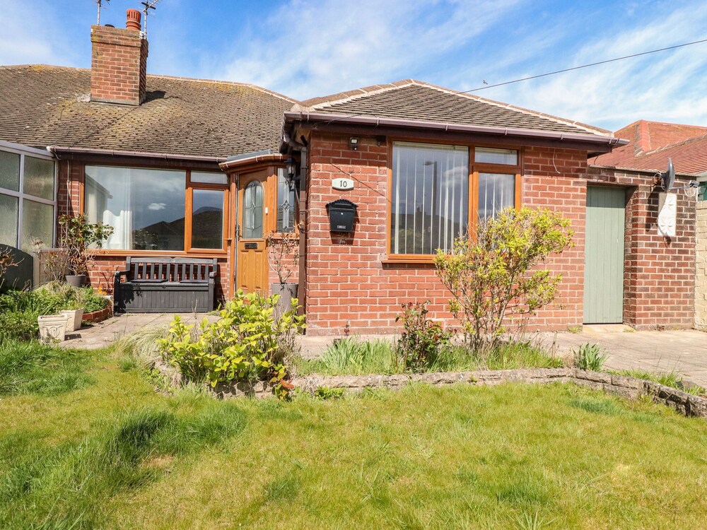 Bungalow by the Sea — 4-Star Luxury Hotel in Cleveleys, United Kingdom