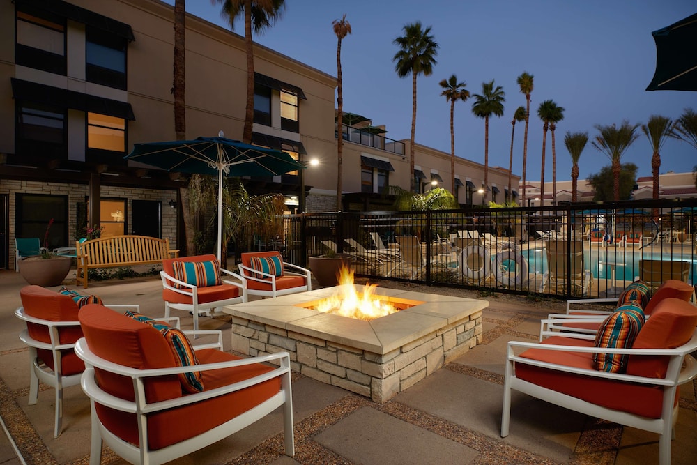 Hampton Inn & Suites Phoenix Scottsdale on Shea Boulevard - photo 39