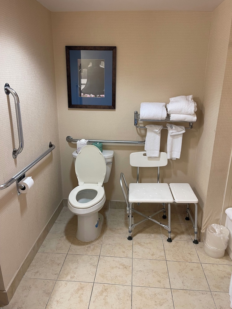 Quality Hotel Philadelphia Airport - photo 9