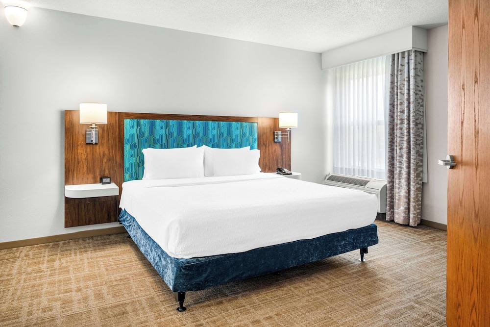 Hampton Inn Grand Rapids North - photo 8
