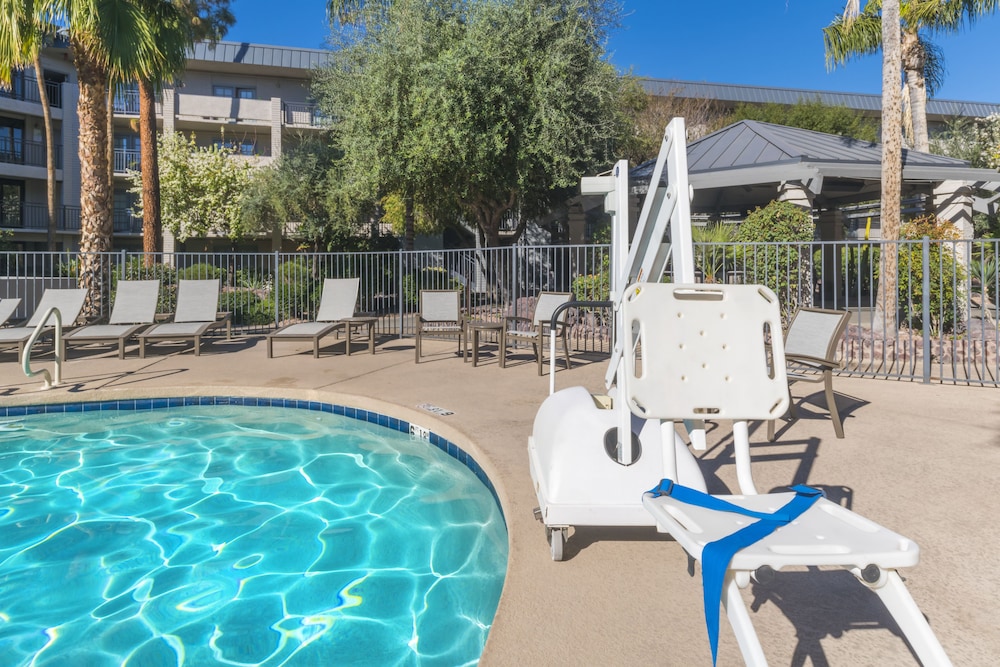 Holiday Inn & Suites Phoenix Airport North by IHG - photo 57