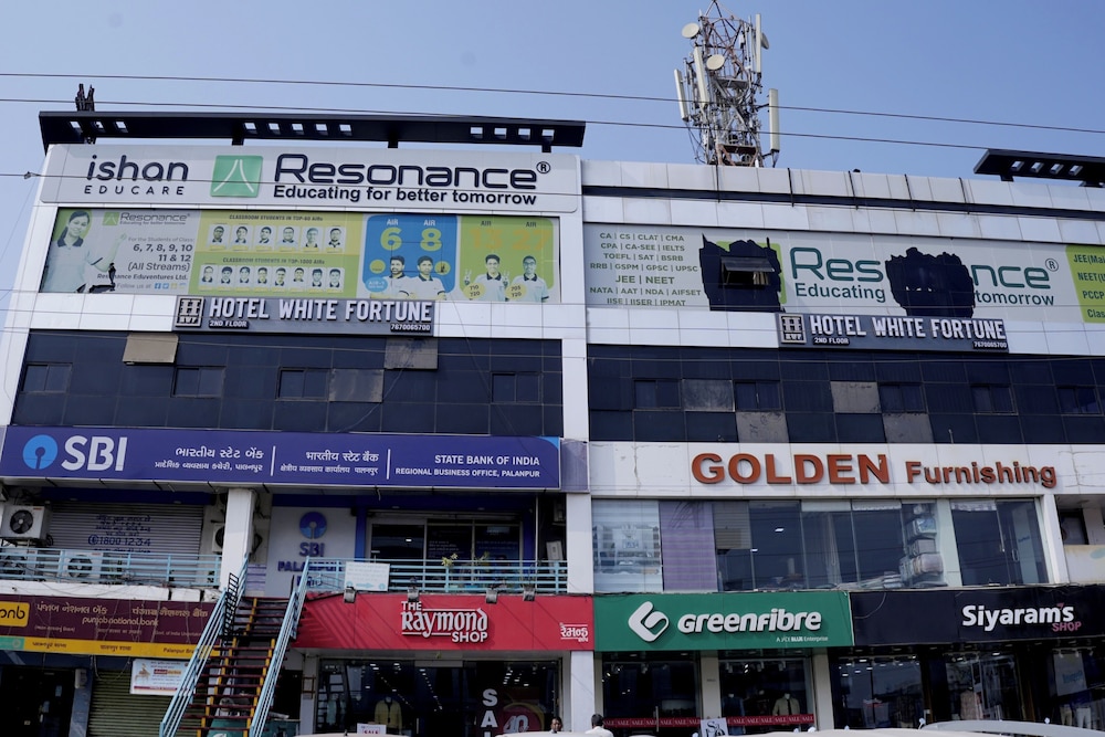 Hotel White Fortune — hotel in Palanpur