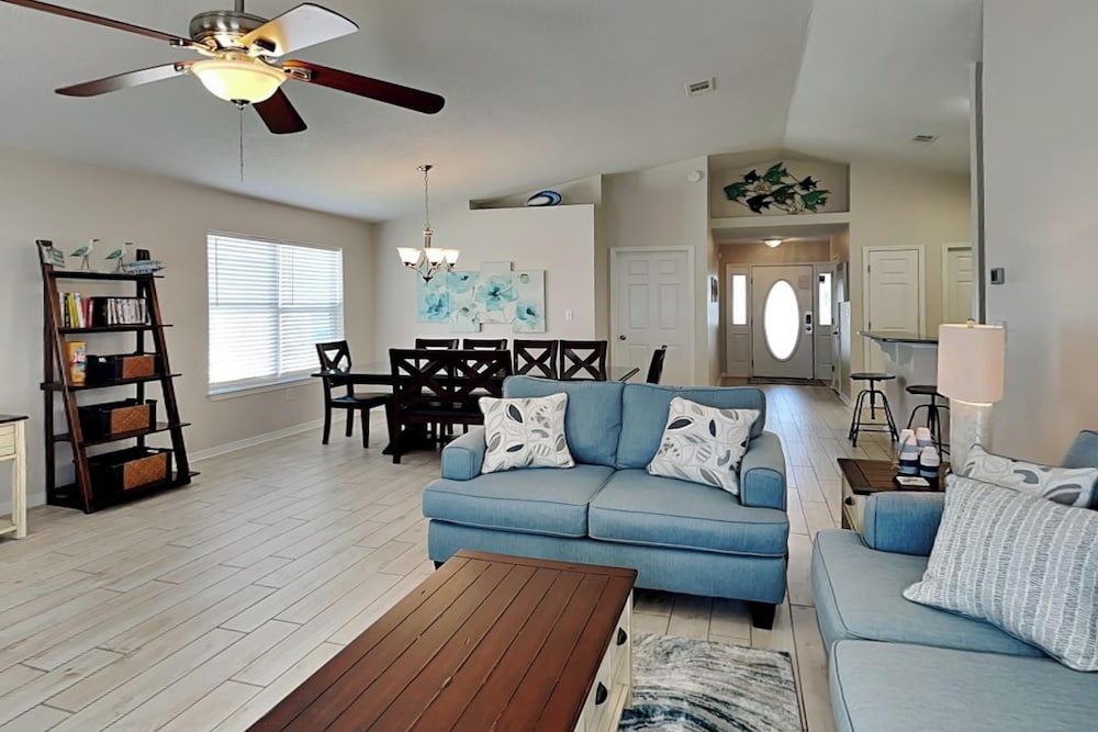 The Beach Is Our Happy Place by Southern Vacation Rentals — 4-Star Luxury Hotel in Miramar Beach, United States